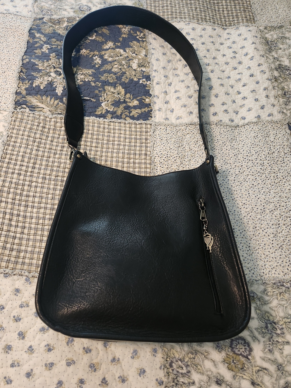 Jesse James Minimalist Black Shoulder Bag - Picture 2 of 4